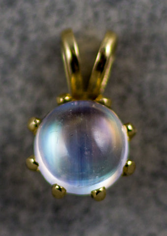 p-6mm Moonstone Pendant