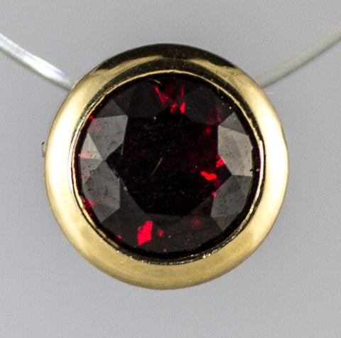 p-6mm Pyrope Bezel Earrings