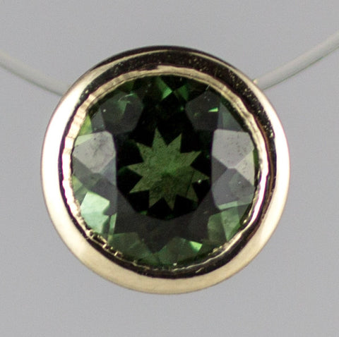 p-6mm Green Tourmaline Bezel Pendant